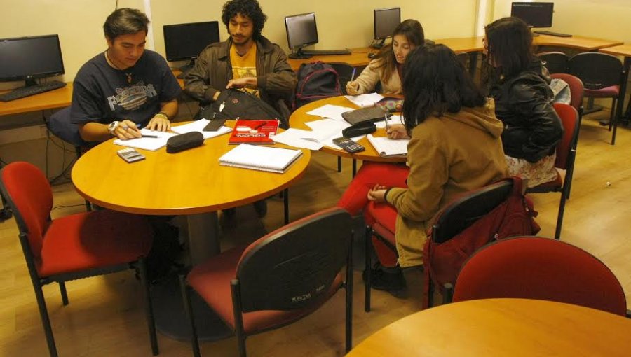 Docentes que se desempeñan en recintos penitenciarios de Valparaíso participarán en proyecto para perfeccionarse