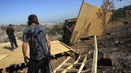 Tienen cinco días para salir: Notifican desalojo de familias que se tomaron terreno donde se construirá centro de salud en Viña del Mar