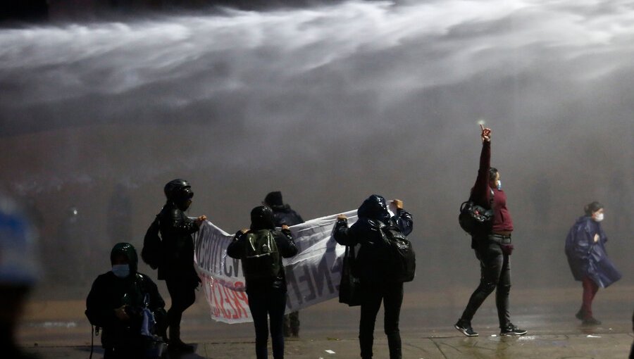 Seis detenidos deja protesta por liberación de presos del estallido social en plaza Baquedano