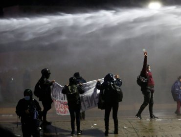 Seis detenidos deja protesta por liberación de presos del estallido social en plaza Baquedano