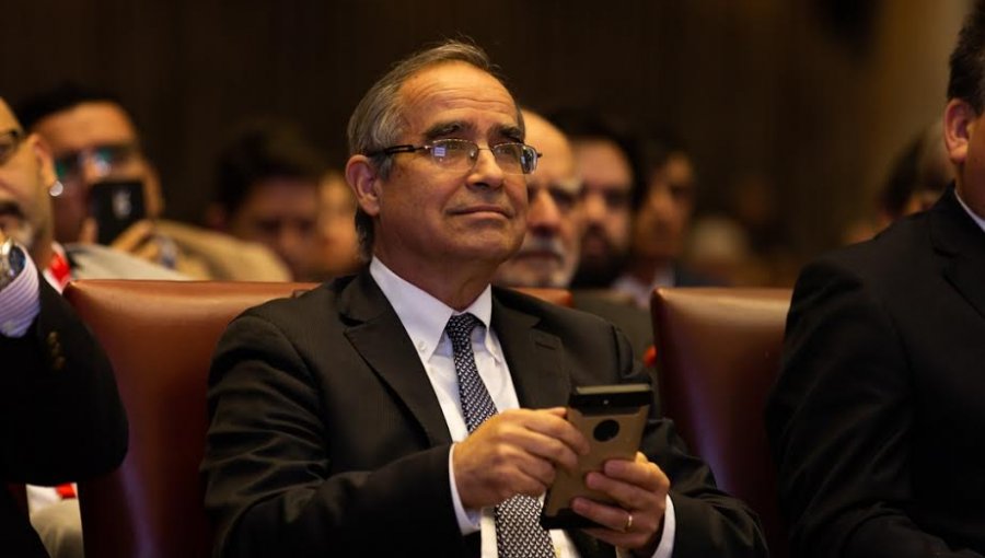 Senador Kenneth Pugh propone transformar cuanto antes a Chile en una "República Digital"