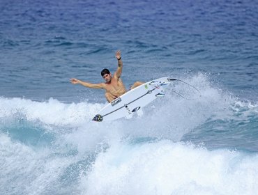 El surfista Manuel Selman clasificó a Tokio 2020 en el debut de la disciplina