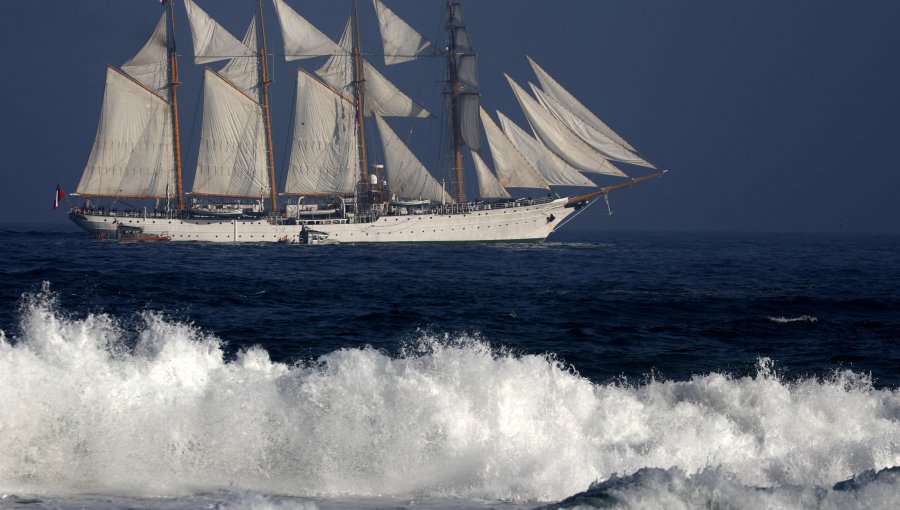 La "Dama Blanca" de vuelta a Valparaíso: Buque Escuela Esmeralda regresa tras su 66º Crucero de Instrucción