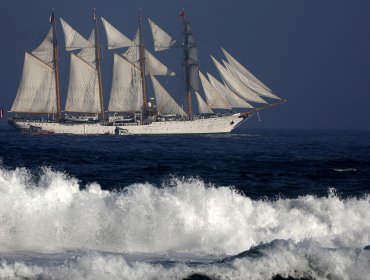 La "Dama Blanca" de vuelta a Valparaíso: Buque Escuela Esmeralda regresa tras su 66º Crucero de Instrucción