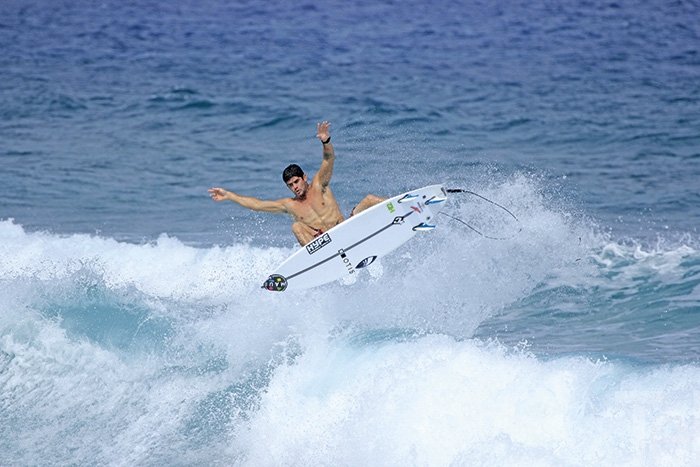 El surfista Manuel Selman clasificó a Tokio 2020 en el debut de la disciplina