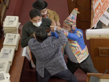 Parlamentarios bolivianos terminaron a los golpes durante interpelación a Ministro del Interior