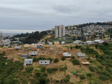 Reginato posterga desalojo de toma y exige al Gobierno "pronta solución habitacional" para familias