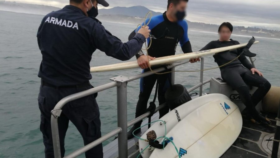 Seis surfistas fueron rescatados tras verse afectados por marejadas en Concón: serán citados al Ministerio Público