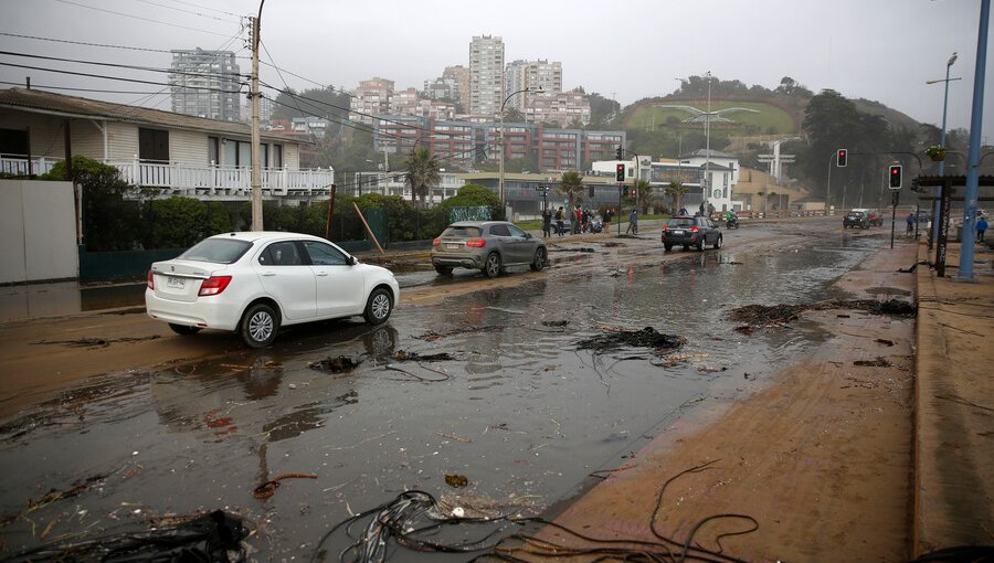 Marejadas "anormales" causan diversos estragos en las zonas costeras del país: Puertos y caletas afectados