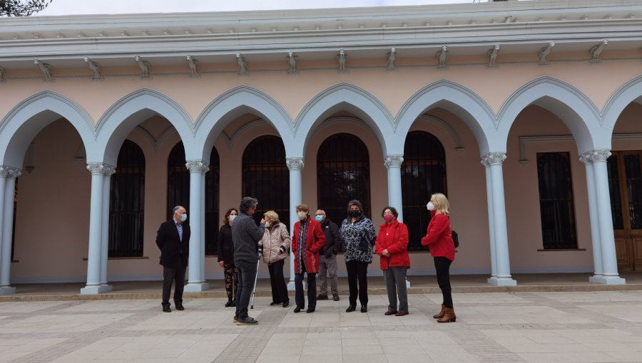 Restauración del Palacio Vergara de Viña del Mar en la recta final: comenzaron a instalar las obras de arte