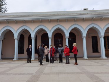 Restauración del Palacio Vergara de Viña del Mar en la recta final: comenzaron a instalar las obras de arte