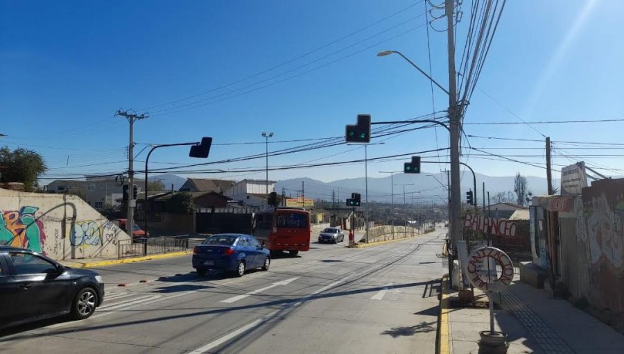 Nuevo semáforo en Quilpué ofrecerá mayores condiciones de seguridad a la comunidad