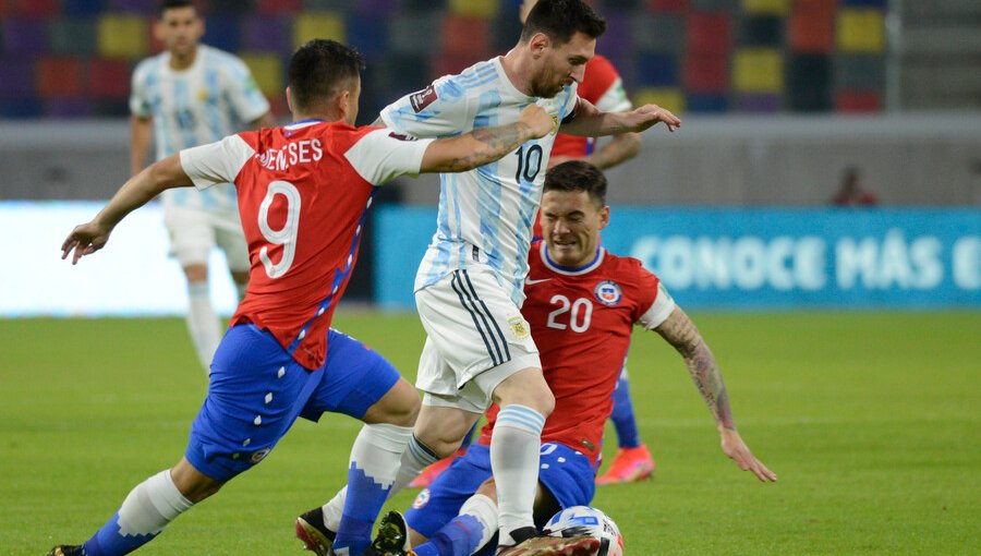 Árbitro colombiano impartirá justicia en debut de la Roja ante Argentina en Copa América