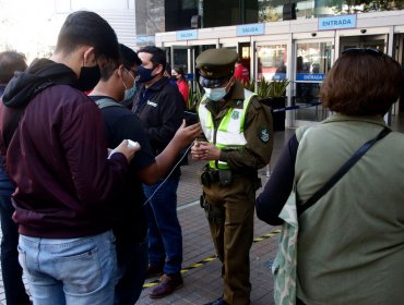 Largas filas se registran en Costanera Center en la previa de la «Cuarentena» en la región Metropolitana