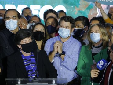 Claudio Orrego celebra su triunfo y dice: "Es la victoria del respeto por sobre la descalificación"