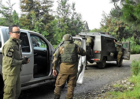 Enfrentamiento con encapuchados deja a carabinero herido con perdigones en el rostro y brazo en Arauco