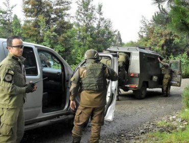 Enfrentamiento con encapuchados deja a carabinero herido con perdigones en el rostro y brazo en Arauco