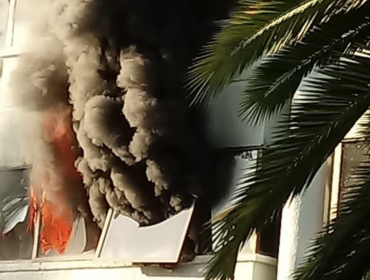 Incendio afectó a dependencias de la Escuela de Carabineros en Providencia