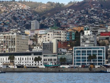 Tripulantes de una lancha hallan cadáver de un hombre flotando en la bahía de Valparaíso