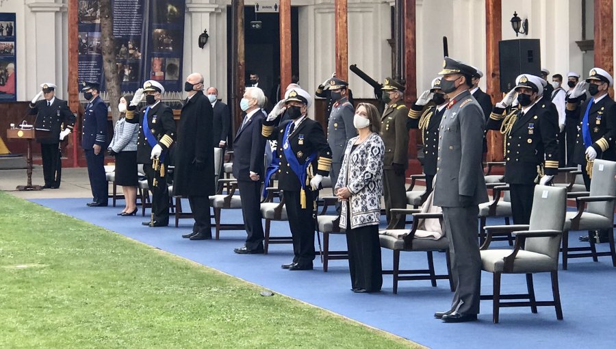 Presidente Piñera estuvo presente en la ceremonia de cambio de mando de la Armada en Valparaíso