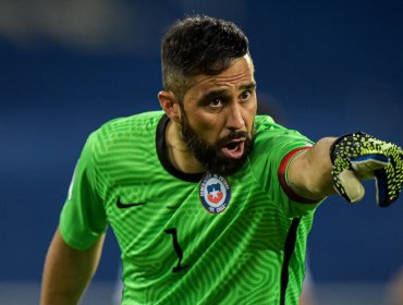 "Reflejos de élite mundial": Los elogios que recibió Claudio Bravo en España tras duelo ante Uruguay