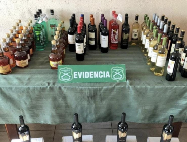 Sorprenden a sujeto vendiendo casi un centenar de botellas de bebidas alcohólicas en feria de Quilpué