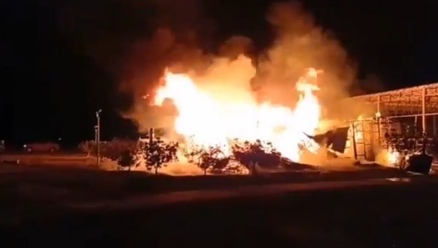 Iglesia San Lorenzo de Pozo Almonte fue consumida por completo por voraz incendio