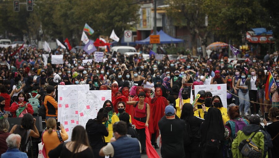 Presentan proyecto para prohibir acciones "obscenas, impúdicas o con contenido sexual explícito" en manifestaciones