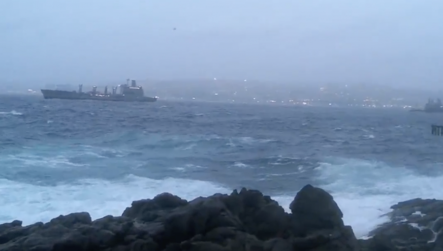 Marejadas se dejan sentir con fuerza en Valparaíso y Viña del Mar: fenómeno se extenderá hasta el viernes