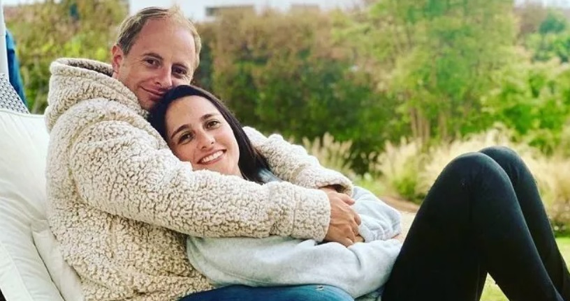 Con romántica postal, Jorge "Coke" Hevia anuncia su matrimonio