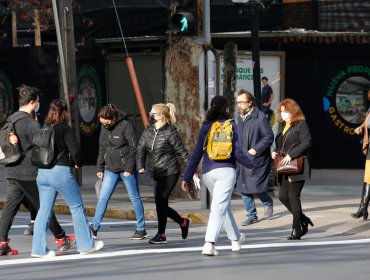 10 comunas de la región Metropolitana dejaron atrás el confinamiento por "fatiga pandémica"