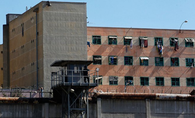 Realizan intenso operativo policial para dar con recluso que se fugó desde la cárcel de Valparaíso