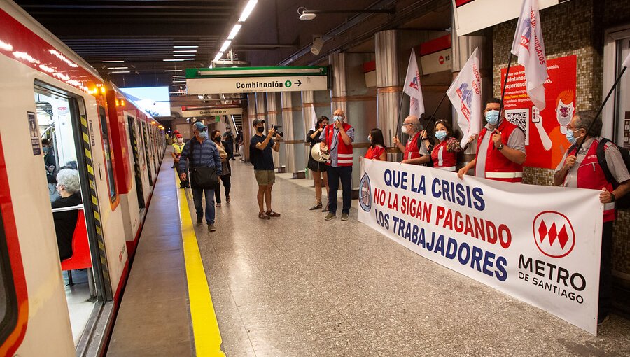 Sindicatos de Metro denuncian no pago de bono y alzas en sueldos de ejecutivos