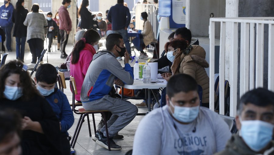 Viña del Mar: Detienen vacunación en Sausalito por gran aglomeración de personas