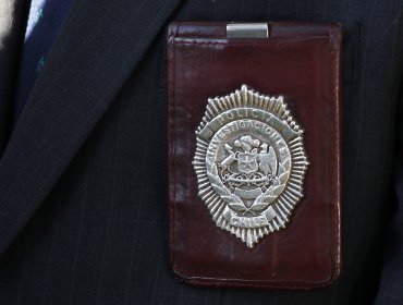 Deportan a dos chilenos que viajaron con pasaporte ideológicamente falso a Canadá