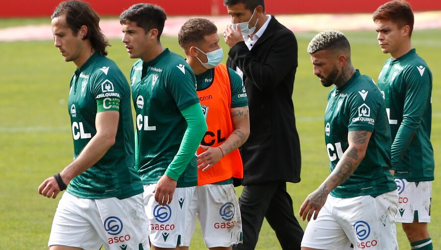 Conflicto con jugadores habría gatillado la salida de Víctor Rivero de S. Wanderers