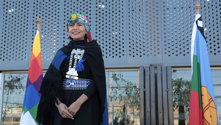 Con vestimenta tradicional mapuche y prometiendo un "Municipio abierto", Valeria Melipillán asumió simbólicamente como Alcaldesa de Quilpué