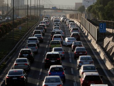 Flujo vehicular aumentó un 13,11% en la región Metropolitana después de nuevo desconfinamiento