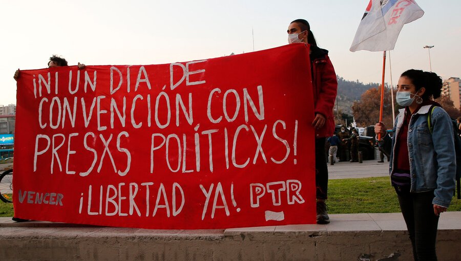 Continúa la tensión en la Convención Constitucional, tras llamado a marchar antes de la primera sesión