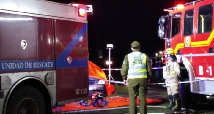 Dos fallecidos y dos heridos en estado grave deja colisión entre automóviles y camión en Negrete