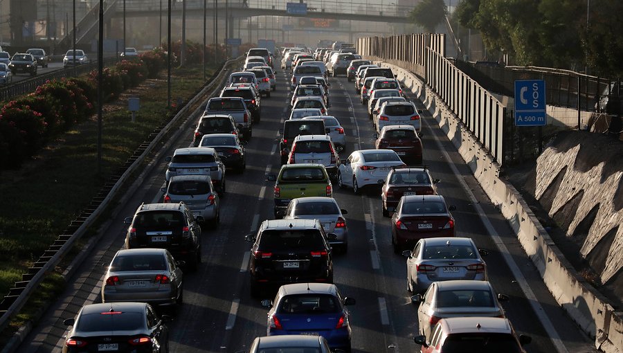 Flujo vehicular aumentó un 13,11% en la región Metropolitana después de nuevo desconfinamiento