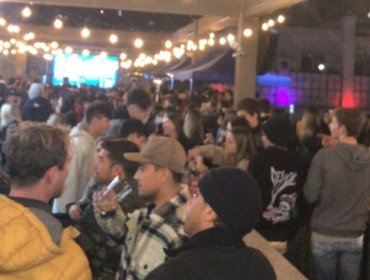 Cierre y sumario sanitario para bar de Reñaca tras aglomeración masiva en partido de Chile