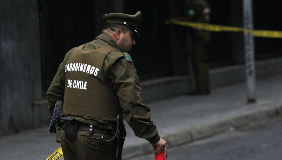 Violento ataque de pobladores a Carabineros tras denuncia por amenaza de muerte