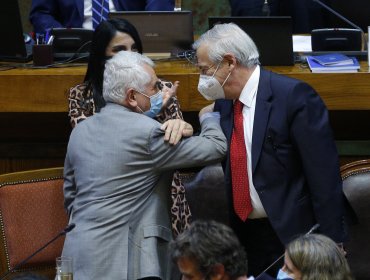 Mañalich respaldó a Paris y califica de "vendetta" la interpelación de diputados