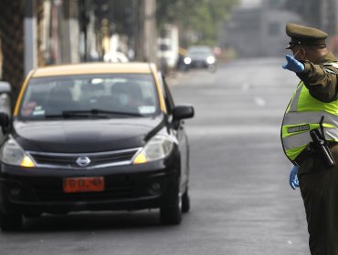Armados pareja intentó asaltar a taxista en pleno centro de Santiago: Fueron detenidos