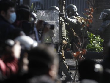 Al menos dos Carabineros heridos y sin ningún detenido terminan manifestaciones en Plaza de Armas