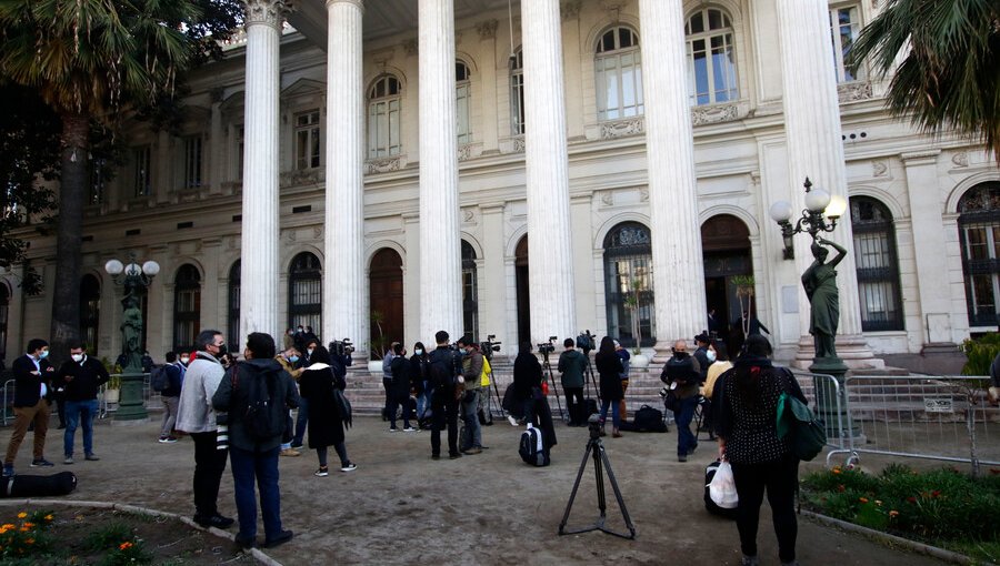 Convencionales apuntan a la Segpres tras suspensión de la sesión por problemas técnicos