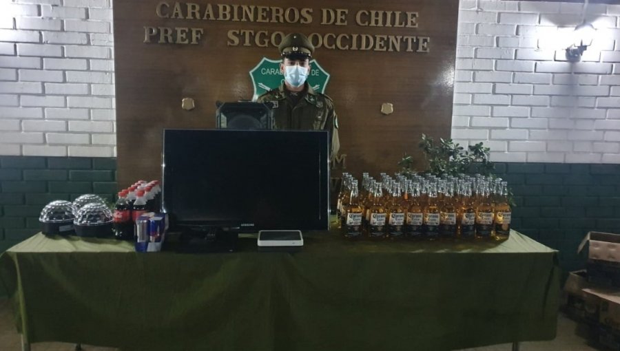 "Domingo Caliente": Fiesta clandestina en Cerro Navia terminó con 26 detenidos