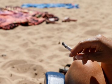 Cámara aprueba y despacha al Senado el proyecto que prohíbe fumar en playas, lagos o ríos