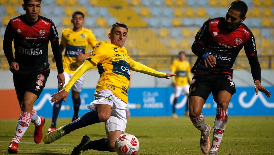 Everton saca una mínima ventaja ante Ñublense por los cuartos de Copa Chile